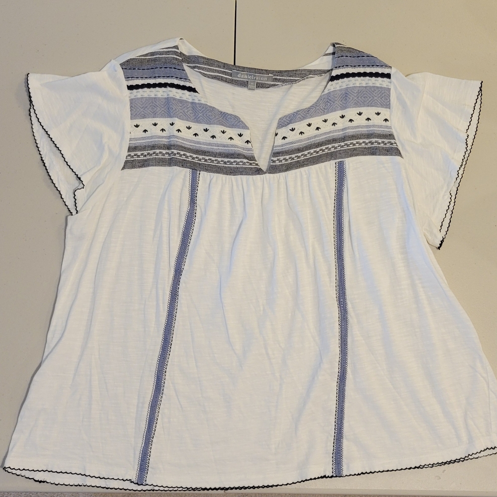 Daniel Rainn White and Blue Boxy Blouse with Bib Collar